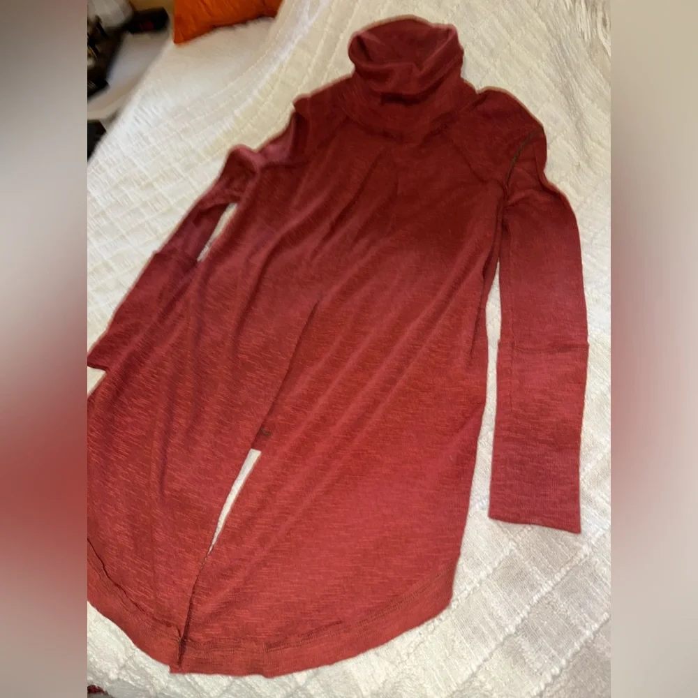 Free People - XS split back turtleneck. Boho - Picture 5 of 7